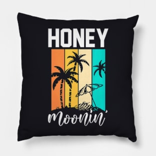 Bride Groom Vacation Newlywed Honeymoon Retro Honeymoonin Pillow