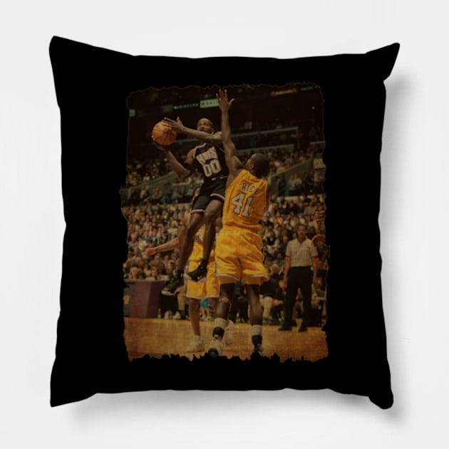 Glen Rice vs Tony Delk Vintage Pillow by CAH BLUSUKAN