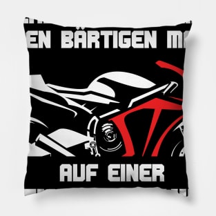 Unterschätze niemals einen bärtigen Mann auf einer Rennmaschine Pillow