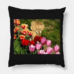 In the garden Pillow