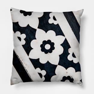 Taj Mahal Flowers Pillow