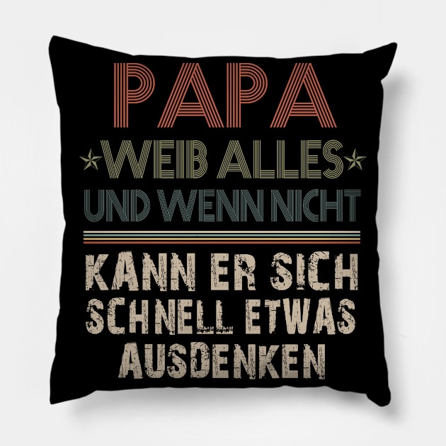 PAPA WEIB ALLES UND WENN NICHT KANN ER SICH SCHNELL ETWAS AUSDENKEN Pillow by AdelaidaKang