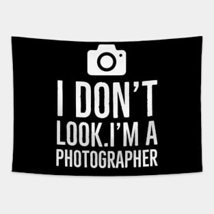 I dont look I am photographer black Tapestry