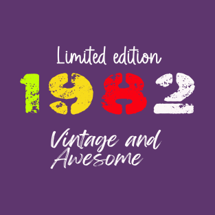 Born in 1982 Birth Year awesome Gifts, 42 years old Birthday best Accessories T-Shirt