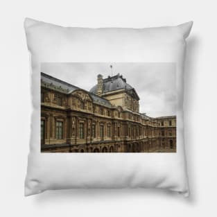 A Morning At The Louvre © Pillow