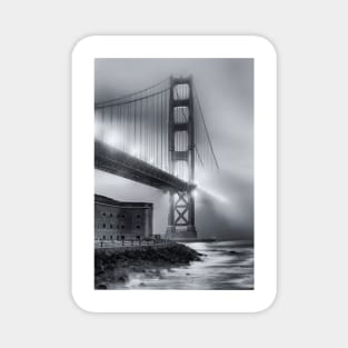Golden Gate in Fog B+W Magnet