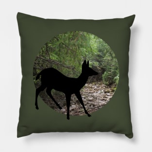 Doe in green Pillow