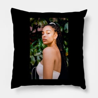 Captivating Hearts The Enchanting Music Of SZA Pillow