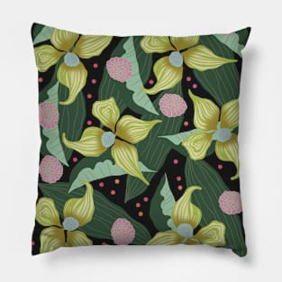 lilly garden Pillow