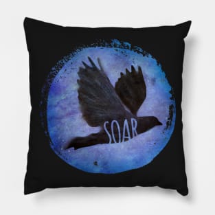 SOAR - crow/raven in flight Pillow