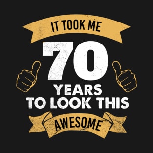 70th Birthday Gift For Men and Women | This is what an Awesome 70 year old looks like | 90th Birthday novelty Gift T-Shirt