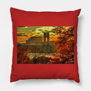 USA. New York. Hudson River. George Washington Bridge. Pillow