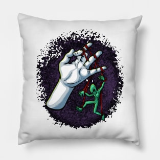 alien caught red handed illustration Pillow