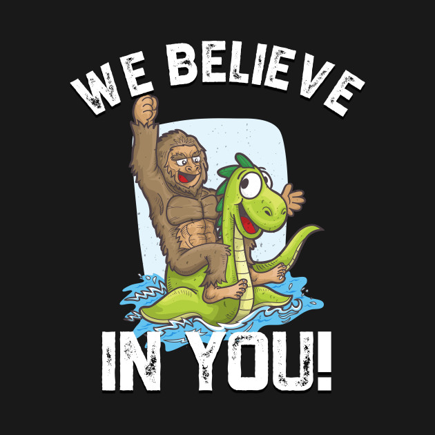 Disover Bigfoot Riding Nessie We Believe in You Loch Ness - Big Foot - T-Shirt