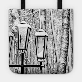 Lamppost in front of snow-covered trees Tote