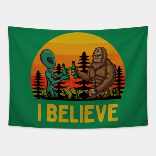 I Believe: Funny Conspiracy Theory Lovers - Bigfoot and Green Alien Sharing a Beer Tapestry