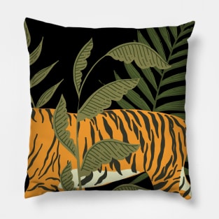 Lion in the bush ! Pillow