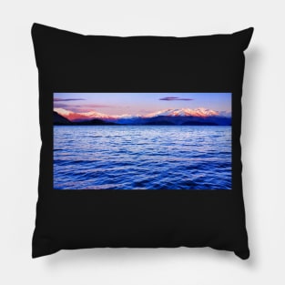 lake wanaka sunrise Pillow