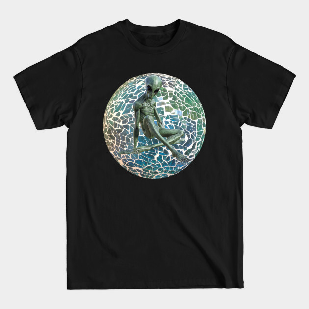 Discover Alien Chillin on his Planet - Alien - T-Shirt