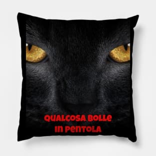 Qualcosa Bolle In Pentola Pillow