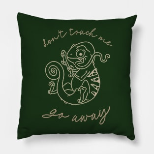 angry chameleon 1 Pillow