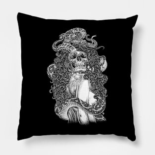 SERPENT QUEEN Pillow