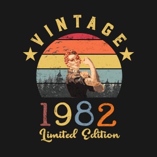 Retro Vintage 1982 Birthday gifts for women T-Shirt