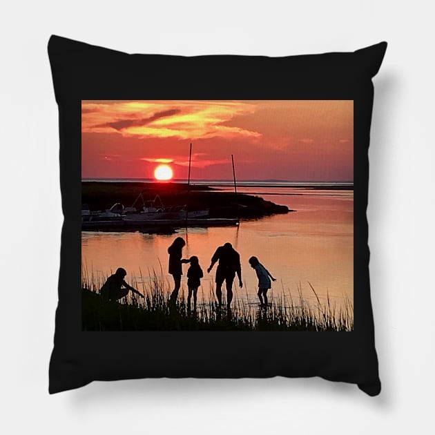 Sunset silhouettes at Gray’s beach Pillow by Dillyzip1202