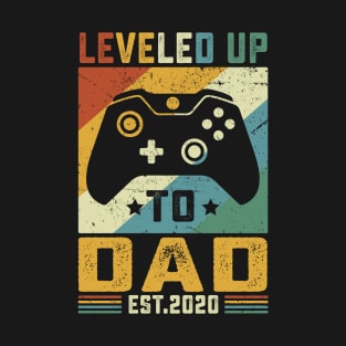 Vintage Leveled Up To Dad Est.2020 T-Shirt