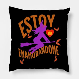 La Bruja se enamora en Halloween Pillow