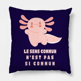 Cute axolotl with Voltaire quote : Le sens commun n&#39;est pas si commun Pillow