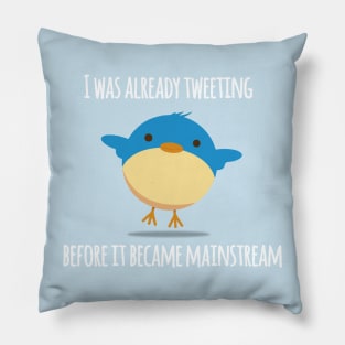 tweeting bird Pillow