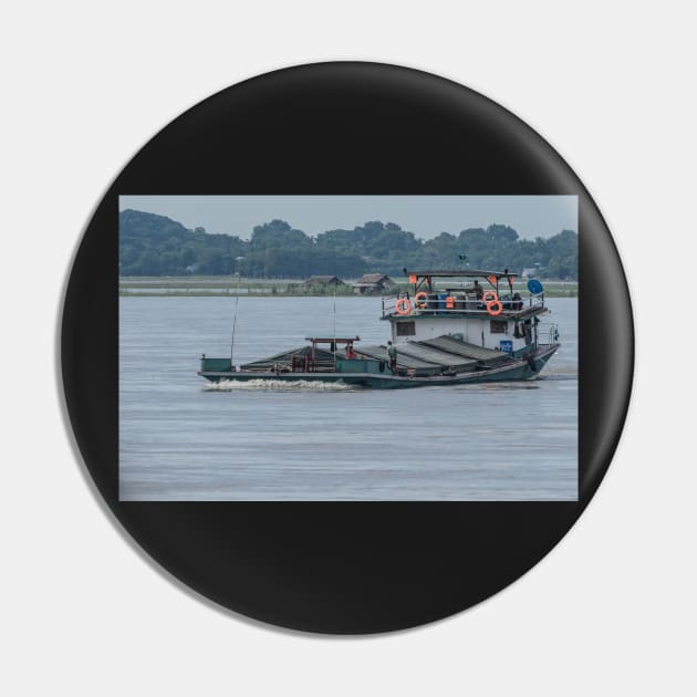 River Traffic 2 Pin by fotoWerner