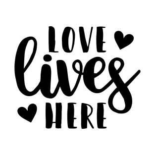 Love lives here T-Shirt