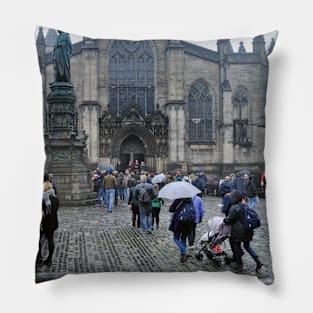 A wet rainy day in Edinburgh Pillow