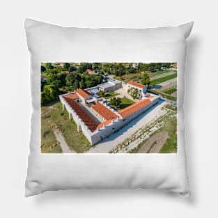 Vrana Pillow