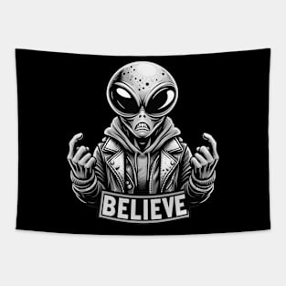 alien are real, alien with the text believe in black and white Tapestry