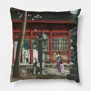 Nio Gate at Ikegami Honmonji Temple by Tsuchiya Koitsu Pillow