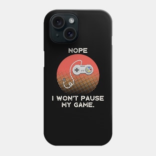 Nope , I Won't Pause My Game - Vintage Retro Phone Case