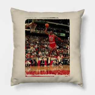 michael jordan dunk vINTAGE Pillow