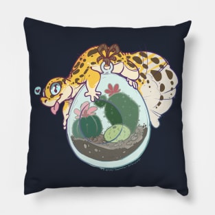 Leopard gecko and tirarium Pillow