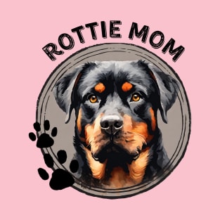 Rottweiler Rottie Dog Mom Dog Breed Portrait T-Shirt