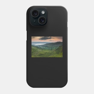 Glyn Tarell from Craig Cerrig-gleisiad with Pen y Fan and Corn Du, Brecon Beacons National Park, Wales Phone Case