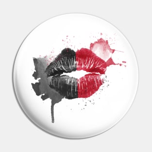 Kiss me! Pin