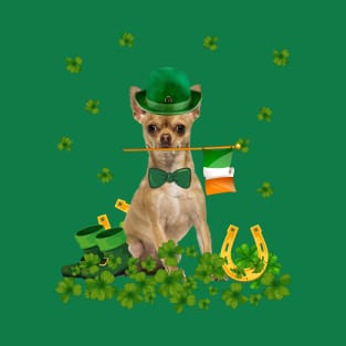 Tan Chihuahua Green Hat Irish Flag Ireland Flag ST PATRICKS DAY T-Shirt