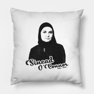 Sinéad O'Connor /// RÍP - black white Pillow