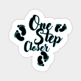 One step closer un paso mas cerca Magnet