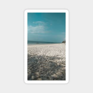 Turquoise blue ocean with white sandy beach Magnet