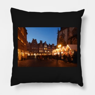 Gabled houses, Prinzipalmarkt, Christmas market, Munster, city, Westphalia Pillow