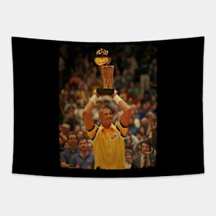 Kareem Abdul Jabbar - Vintage Design Of Basketball Tapestry